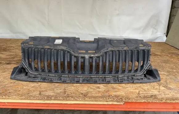 Skoda Fabia Mk3 (NJ) Front bumper upper radiator grill 3200201128 6V0853653