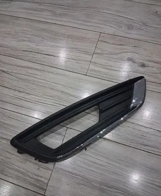 Ford Focus Front fog light trim/grill F1EB15A298B