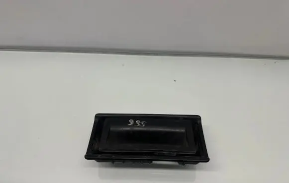 Volkswagen Jetta VI Tailgate opening switch 