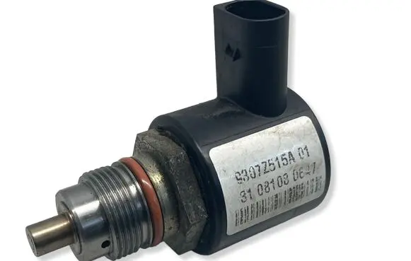 Mercedes-Benz E W211 Fuel pressure regulator 9307Z515A 31081080647