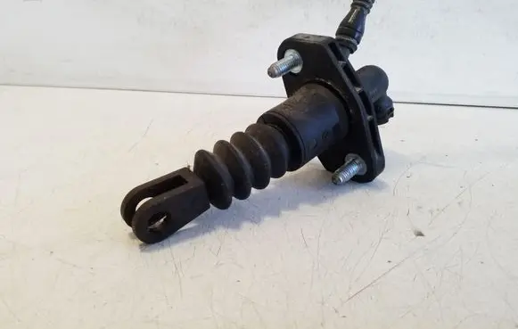 Suzuki Grand Vitara II Clutch master cylinder 2381064J00