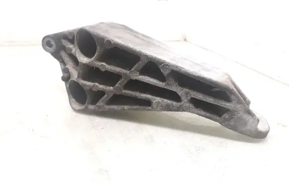 Opel Vectra B Engine mounting bracket