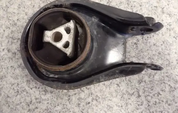 Mazda 3 II Engine mount vacuum valve 