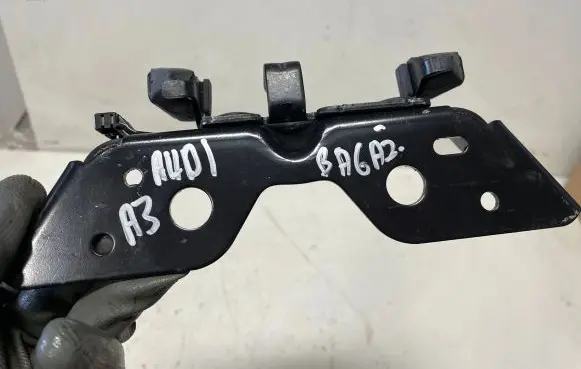 Audi A3 S3 8V Loading door lock loop/hook striker 8V7825199