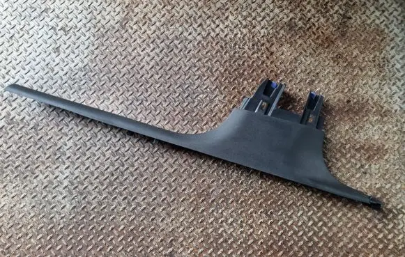 Front sill trim cover