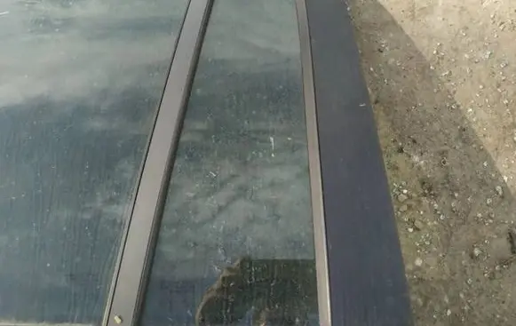 Opel Zafira B Rear vent window glass as3