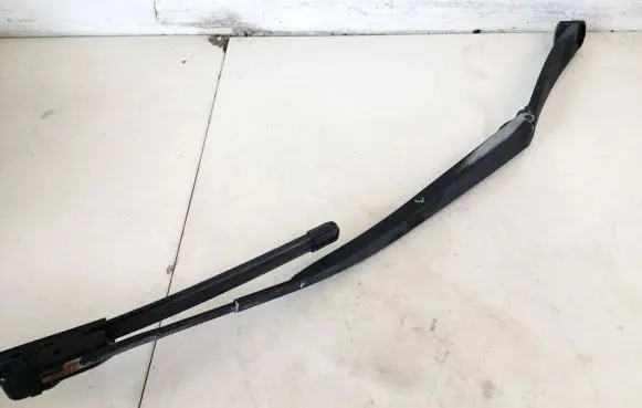 Hyundai Santa Fe Front wiper blade arm