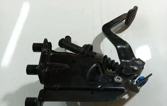 Renault Megane III Clutch pedal 465030042RB