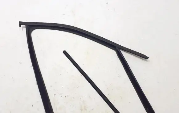 Dacia Spring Front door rubber seal 803300882R