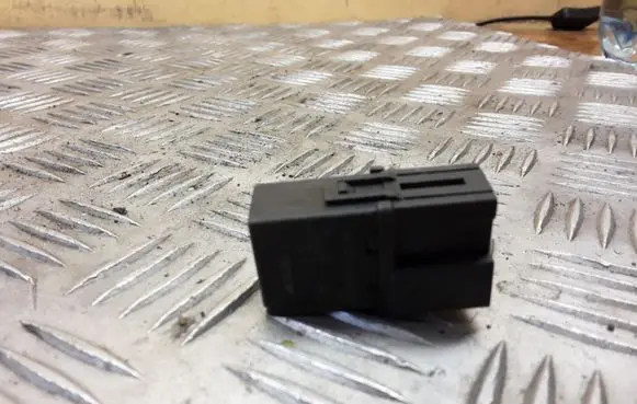 Volvo S40, V40 Other relay 95338211 PA66GF25