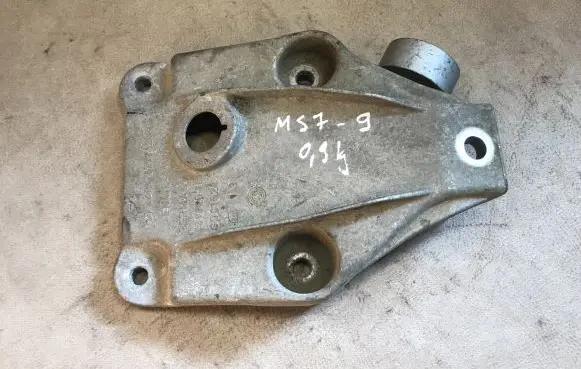 BMW 7 F01 F02 F03 F04 Engine mounting bracket 6777623