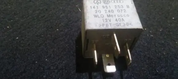 Volkswagen Golf IV Other relay 20240072 141951253b