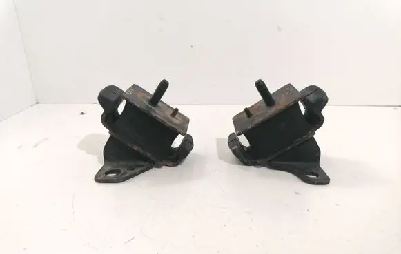 KIA Sorento Engine mount bracket