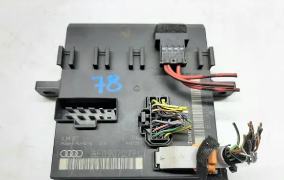 Audi A4 S4 B7 8E 8H Light module LCM 8E0907279L