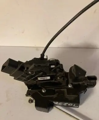 Volvo XC60 Front door lock 30799312