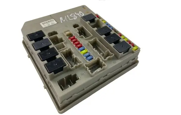 Renault Clio III Fuse box set 902665A