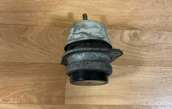 Audi A6 S6 C6 4F Engine mount bracket 7L6199131