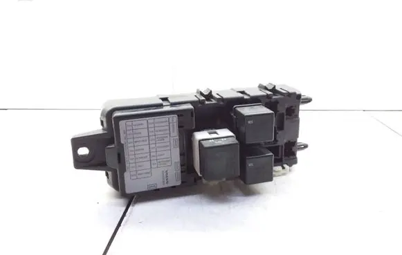 Volvo S40, V40 Relay mounting block 30865169