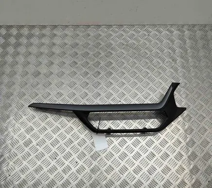 BMW 1 F40 Dashboard glove box trim 6823310