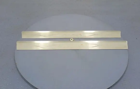 Foot area side trim