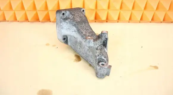 Mercedes-Benz CLK A209 C209 Engine mounting bracket A6112230704