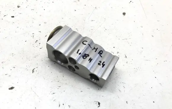 Toyota C-HR II Air conditioning (A/C) expansion valve DT447500-5440 8G11