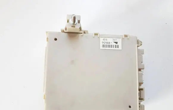 Lexus GS 300 350 430 450H Fuse module 8267030250 7C190213