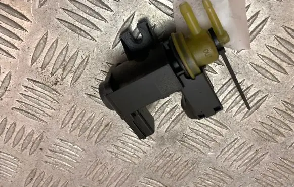 Audi Q5 SQ5 Turbo solenoid valve 8K0906627