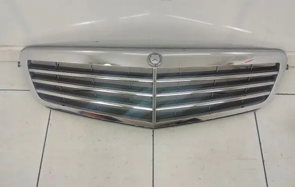 Mercedes-Benz C W204 Front bumper upper radiator grill 