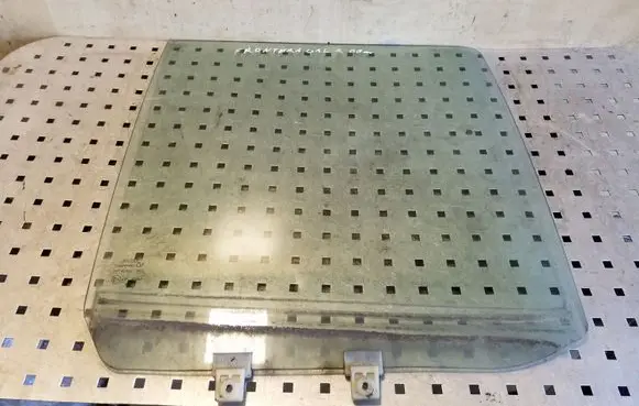 Opel Frontera B Rear door window glass