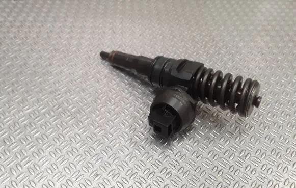 Skoda Octavia Mk1 (1U) Fuel injector 038130073AL 0414720039