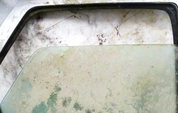 Ford Escort Rear door window glass