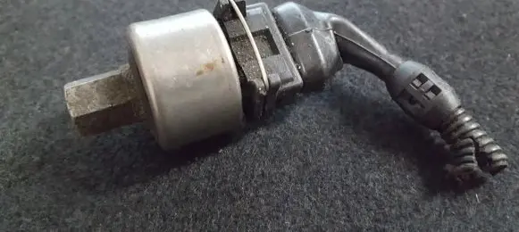 Opel Vectra B Air conditioning (A/C) pressure sensor 90506751