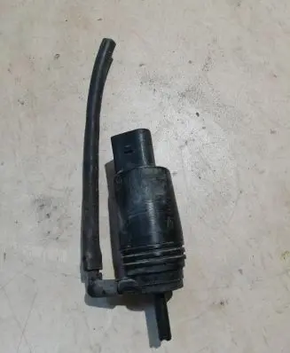 BMW 5 E39 Windscreen/windshield washer pump 67128377612