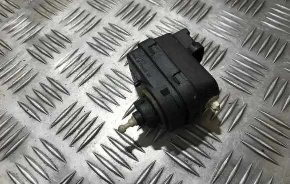 Headlight level adjustment motor