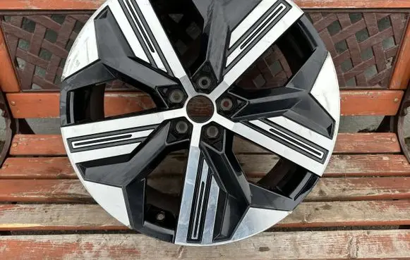 Renault Megane E-Tech R20 alloy rim 