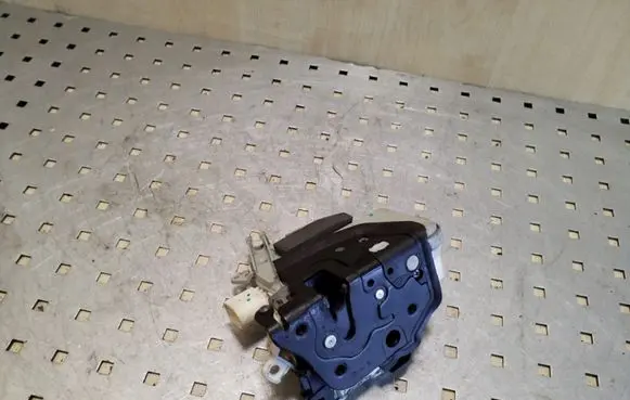 Audi Q7 4L Front door lock 8J2837016C