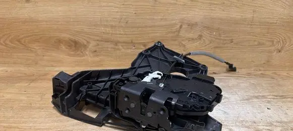 Volvo S80 Front door lock 30784482