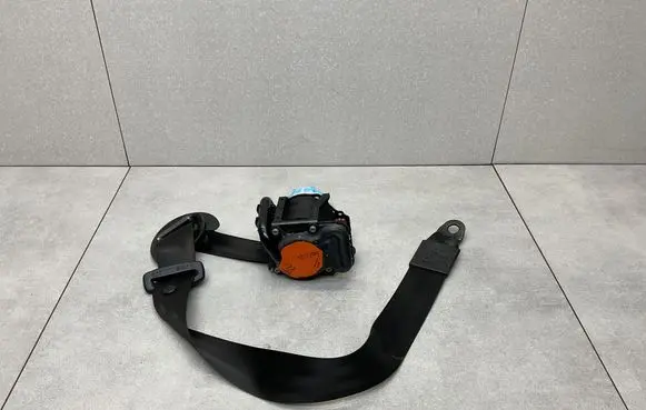 Audi Q3 8U Front seatbelt 8U0857705C