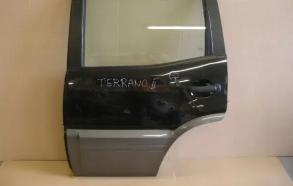 Nissan Terrano Rear door