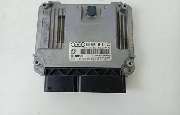 Audi Q3 8U Engine control unit/module 8U0907115B 0261S06223