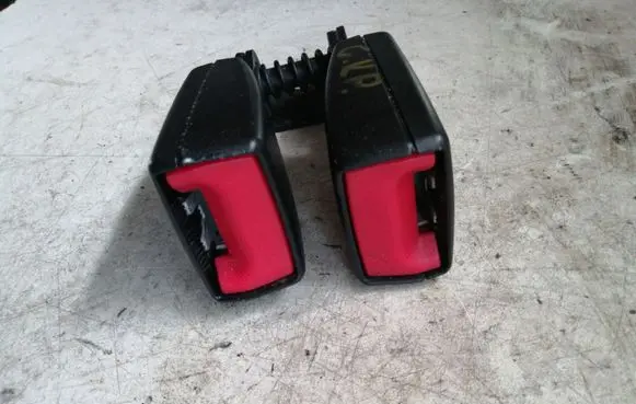 Opel Astra J Middle seatbelt buckle (rear) 13354863 13354869