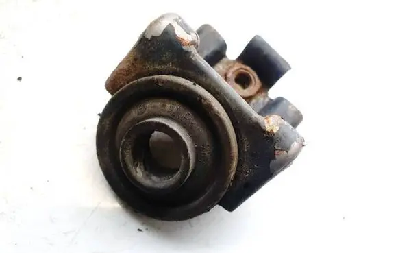 Suzuki SX4 Radiator mount bracket 