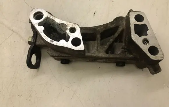 Peugeot 207 CC Engine mounting bracket 9637558580