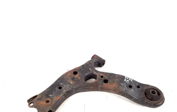 Toyota Auris 150 Front lower control arm/wishbone 48068-02140