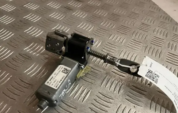 Tesla Model S Steering column adjust motor 10278110F