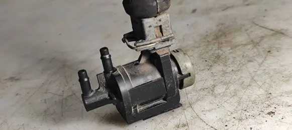 Audi A4 S4 B6 8E 8H Turbo solenoid valve 1J0906283A