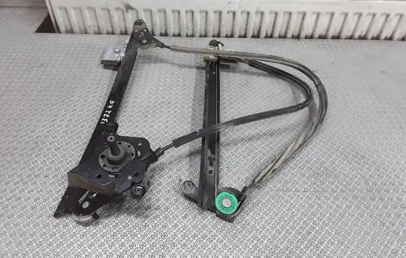 Rear door manual window regulator