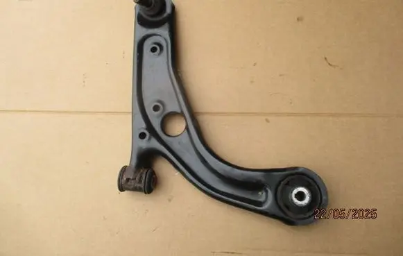Fiat Panda III Front lower control arm/wishbone 51928527
