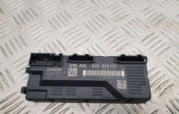 Audi Q3 8U Tailgate/trunk control unit/module 8U0959107